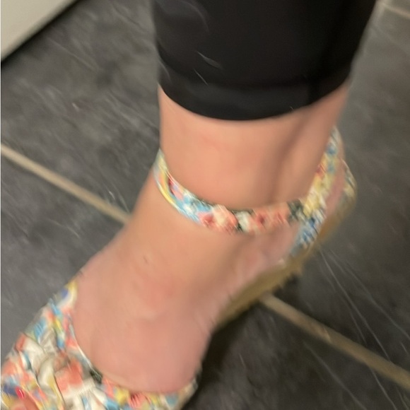 3 pairs of heels. 2 wedges one thick heel. Open toes style and very comfortable. - Picture 3 of 8